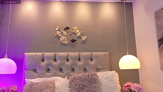 kendalFox  online show from February 2026 11:29:02 PM