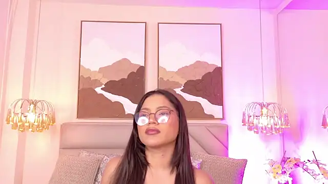 Snapshot of kendalFox_ chatting on November 2025 02:45:02 AM kendalFox online show from November 2025 02:45:02 AM