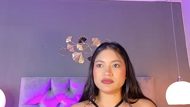 kendalFox  online show from April 2026 02:07:01 AM