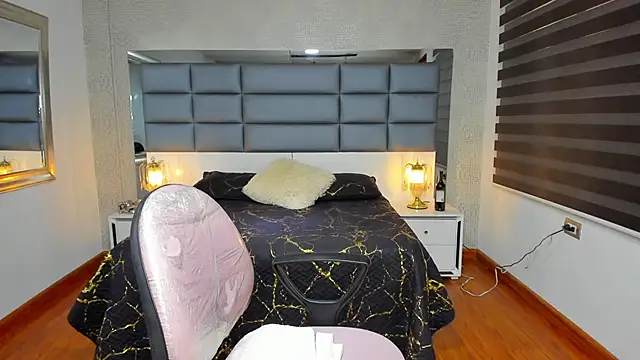 Lucia jane online show from November 2025 07:25:01 PM