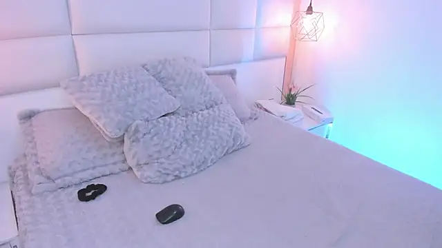 Lucia jane online show from February 2026 08:37:01 PM