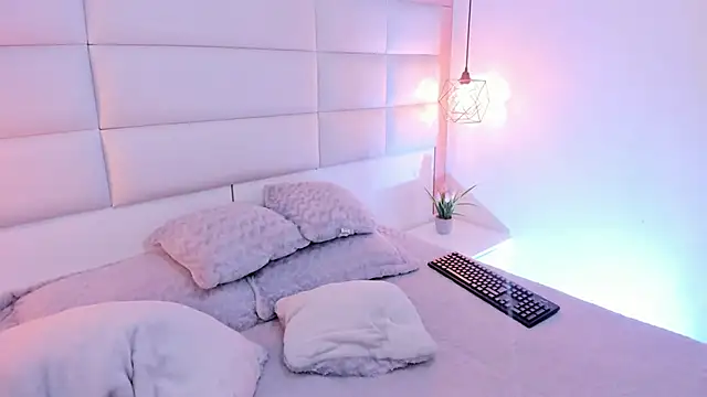 Lucia jane online show from February 2026 09:23:01 PM