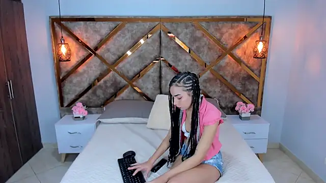 Lucia jane online show from April 2026 07:43:01 PM