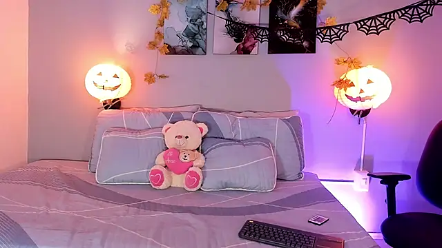 KimTayloor1 online show from October 2025 07:32:01 PM