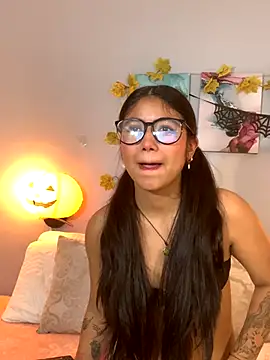 KimTayloor1 online show from October 2025 07:24:01 PM