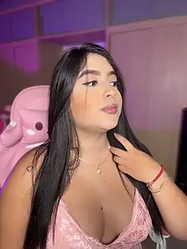 Emiily Moore1 online show from May 2026 10:46:01 PM