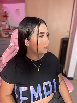 Emiily Moore1 online show from April 2026 11:18:01 PM
