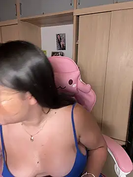 Emiily Moore1 online show from February 2026 02:41:01 AM