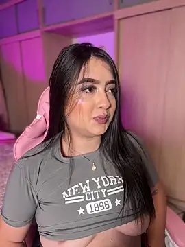 Emiily Moore1 online show from February 2026 11:01:01 PM