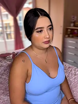 Emiily Moore1 online show from November 2025 05:01:02 PM