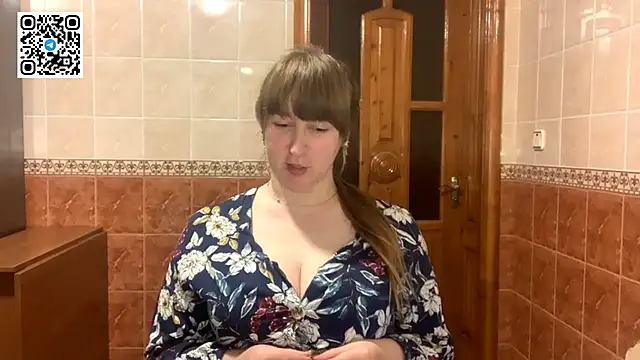 Snapshot of MaroonMoon_ chatting on November 2025 08:51:01 PM MaroonMoon online show from November 2025 08:51:01 PM