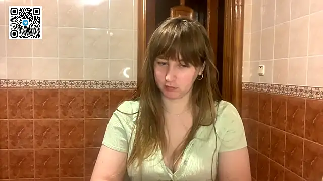 Snapshot of MaroonMoon_ chatting on December 2025 09:01:02 PM MaroonMoon online show from December 2025 09:01:02 PM