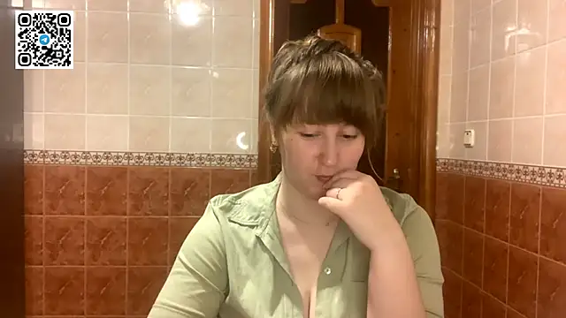 MaroonMoon  online show from December 2025 09:06:02 PM