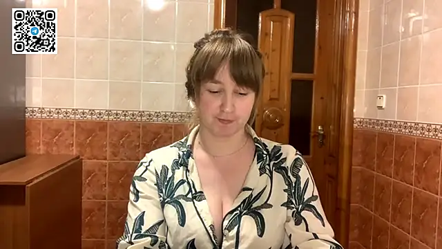 Snapshot of MaroonMoon_ chatting on November 2025 08:35:02 PM MaroonMoon online show from November 2025 08:35:02 PM