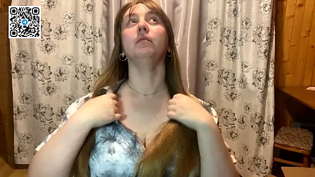 Snapshot of MaroonMoon_ chatting on September 2025 08:04:02 PM MaroonMoon online show from September 2025 08:04:02 PM