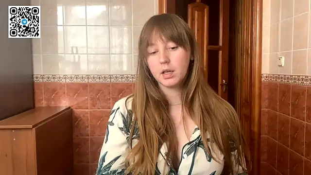 Snapshot of MaroonMoon_ chatting on October 2025 09:34:02 AM MaroonMoon online show from October 2025 09:34:02 AM