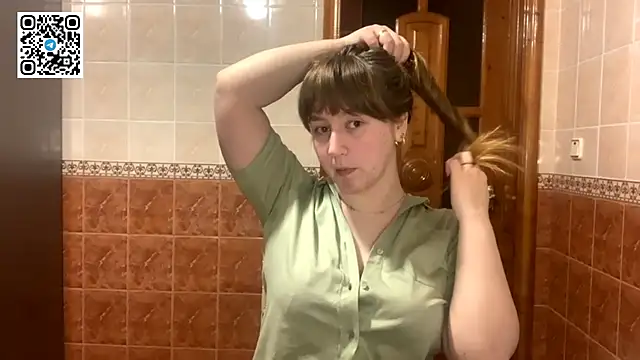 Snapshot of MaroonMoon_ chatting on December 2025 08:58:02 PM MaroonMoon online show from December 2025 08:58:02 PM