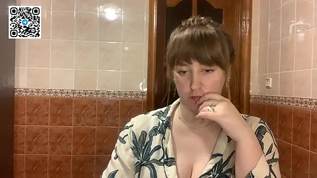 MaroonMoon  online show from January 2026 09:00:02 PM