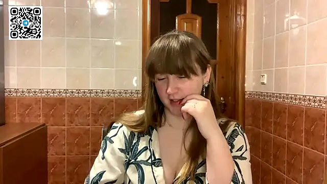 Snapshot of MaroonMoon_ chatting on December 2025 08:52:01 PM MaroonMoon online show from December 2025 08:52:01 PM