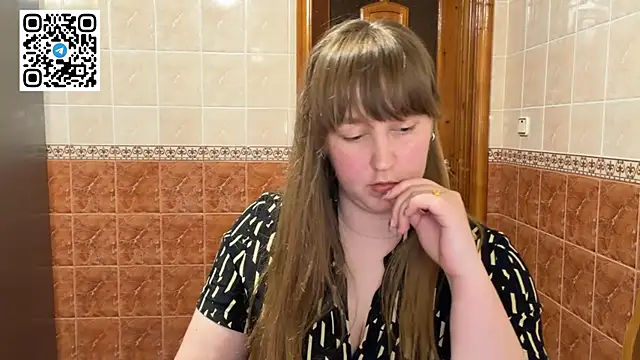 MaroonMoon  online show from April 2026 07:58:02 PM