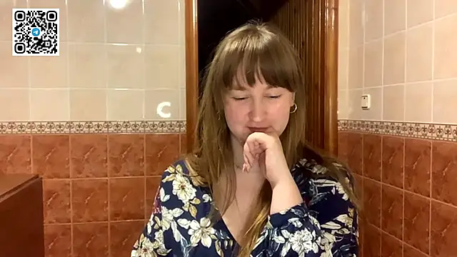 Snapshot of MaroonMoon_ chatting on October 2025 08:30:02 PM MaroonMoon online show from October 2025 08:30:02 PM