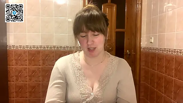 MaroonMoon  online show from December 2025 09:04:01 PM