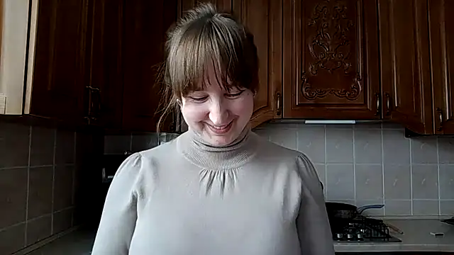 MaroonMoon  online show from April 2026 01:06:02 PM