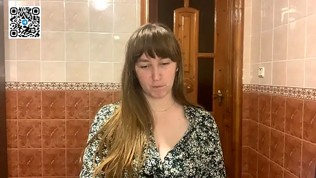 Snapshot of MaroonMoon_ chatting on December 2025 08:57:02 PM MaroonMoon online show from December 2025 08:57:02 PM