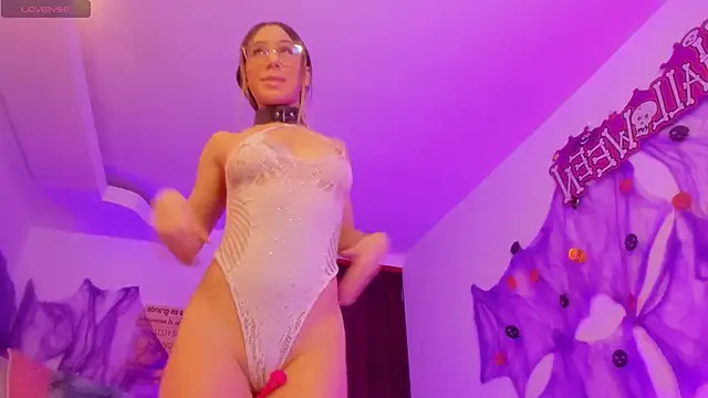 kiara velvet  online show from October 2025 10:49:02 AM