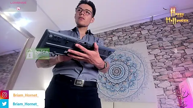 Briam Hornet  online show from October 2025 09:15:01 PM
