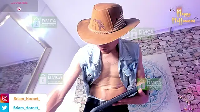 Briam Hornet  online show from October 2025 09:50:02 PM