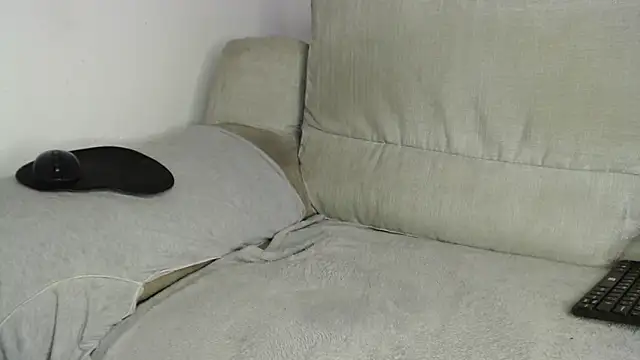 Raycatt1 online show from May 2026 03:28:01 PM