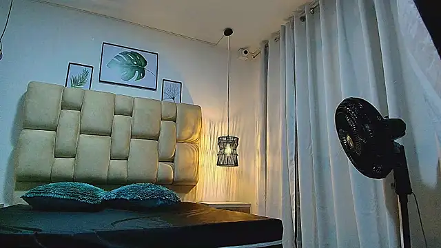 elizawiliamst online show from October 2025 11:55:02 AM