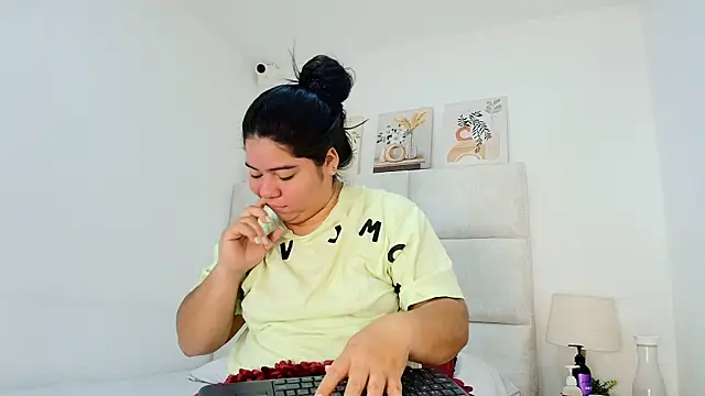 elizawiliamst online show from March 2026 12:06:01 PM