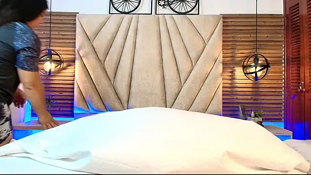 elizawiliamst online show from September 2025 12:25:02 PM