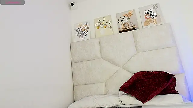 Snapshot of elizawiliamst chatting on May 2026 12:44:01 PM elizawiliamst online show from May 2026 12:44:01 PM