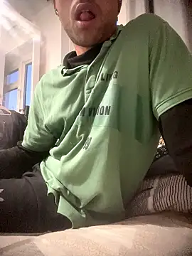 shiitposter male online show from January 2026 04:34:02 PM