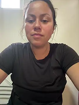 camila-titis online show from April 2026 10:44:02 PM