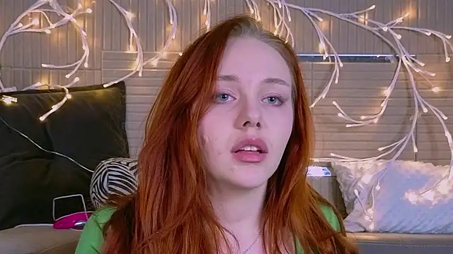 Snapshot of PollyVinice chatting on March 2026 05:46:01 PM PollyVinice online show from March 2026 05:46:01 PM