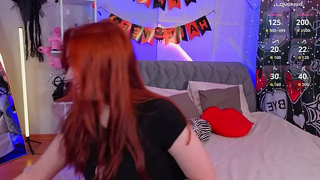 Snapshot of PollyVinice chatting on October 2025 12:04:01 PM PollyVinice online show from October 2025 12:04:01 PM