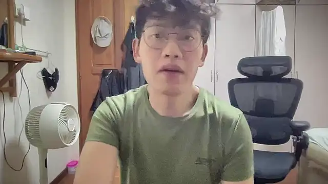 Passionatetwink2 online show from October 2025 05:14:02 PM