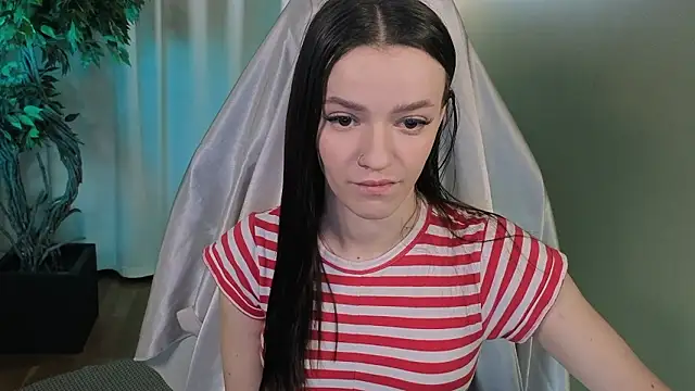 Snapshot of E_l_i_z_e_ chatting on February 2026 05:29:01 AM E l i z e online show from February 2026 05:29:01 AM