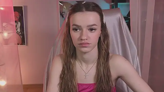 Snapshot of E_l_i_z_e_ chatting on June 2026 05:06:01 AM E l i z e online show from June 2026 05:06:01 AM