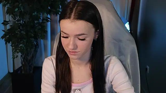 E l i z e  online show from October 2025 05:22:01 AM