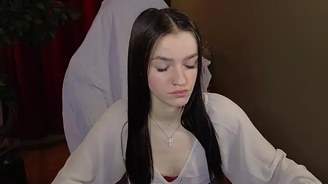 E l i z e  online show from December 2025 05:28:01 AM