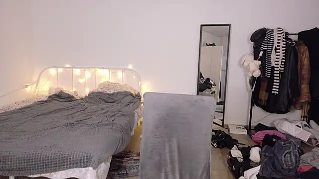 KikiMoor online show from April 2026 10:21:01 AM