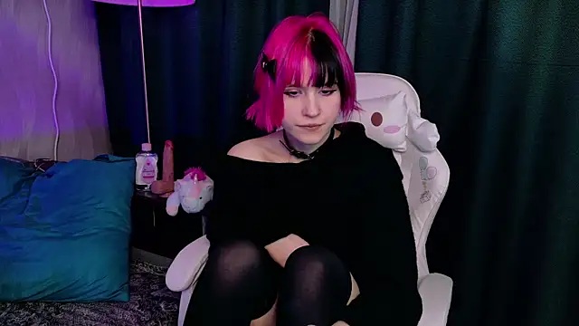 Snapshot of KikiMoor chatting on October 2025 09:19:01 AM KikiMoor online show from October 2025 09:19:01 AM