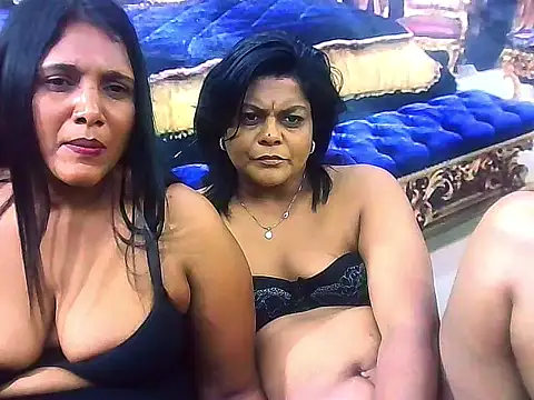 Snapshot of IndianSexyLady4u chatting on November 2025 10:30:01 AM IndianSexyLady4u online show from November 2025 10:30:01 AM