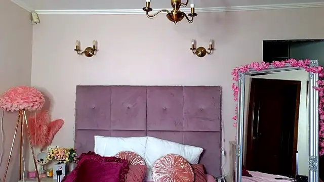 Nicole Bond online show from February 2026 04:36:01 AM