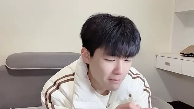 xiaoyang5200 online show from December 2025 04:00:01 PM